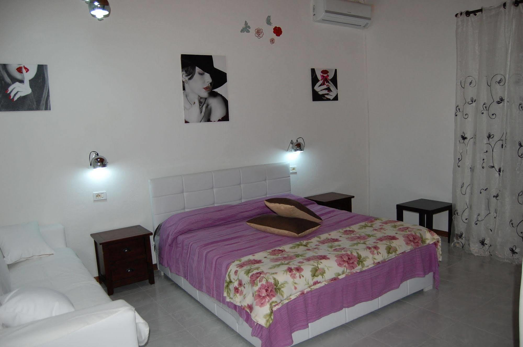 Il Mirto E La Rosa Bed & Breakfast Arenella  Ngoại thất bức ảnh